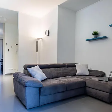 Central Station 13min - 2 Bedrooms, 2 Bathrooms, Metro Apartment
