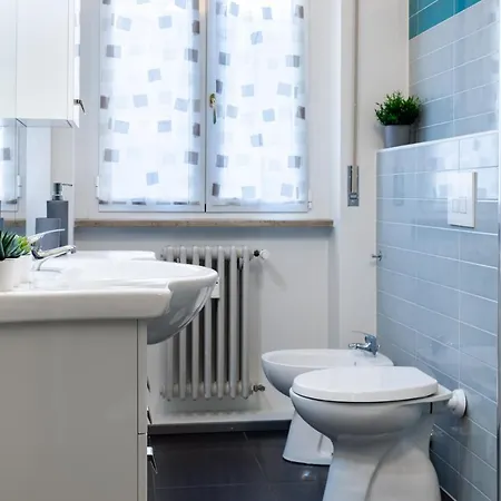 Central Station 13min - 2 Bedrooms, 2 Bathrooms, Metro Apartment Milan